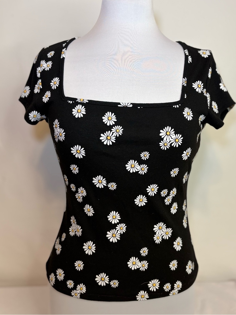 SO Black Daisy Print Square Neck Short Sleeve Top